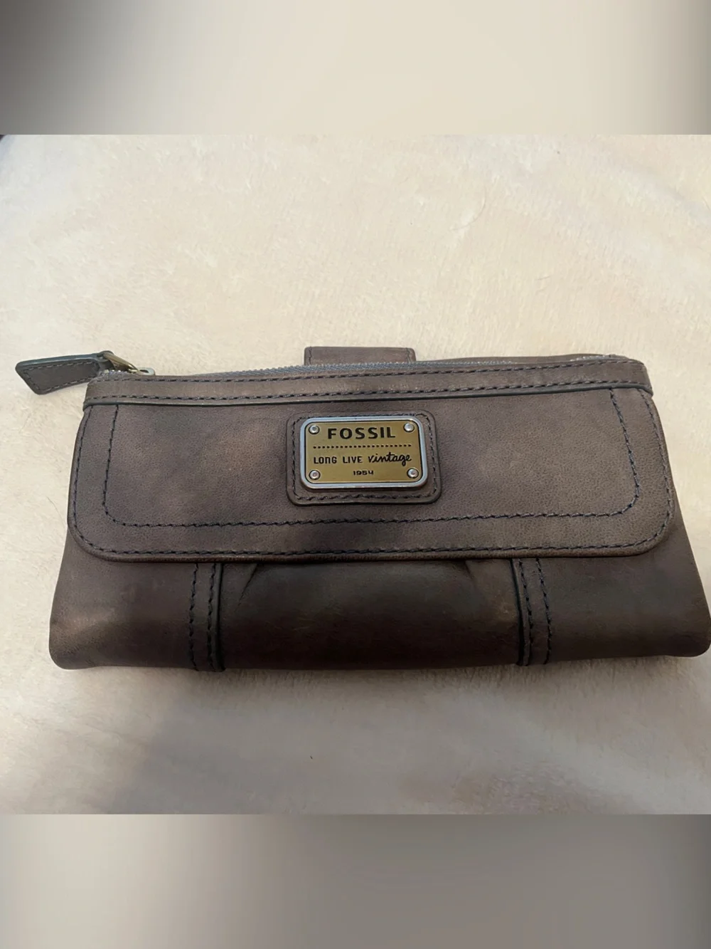 Fossil Distressed Gray/Taupe Leather Zip Wallet for Women